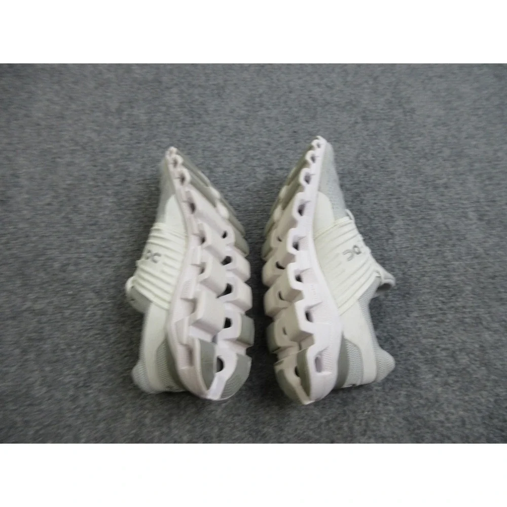 On Cloudstratus Shoes Womens Size 10.5 Swiss Engineering Running Athletic Sneake
